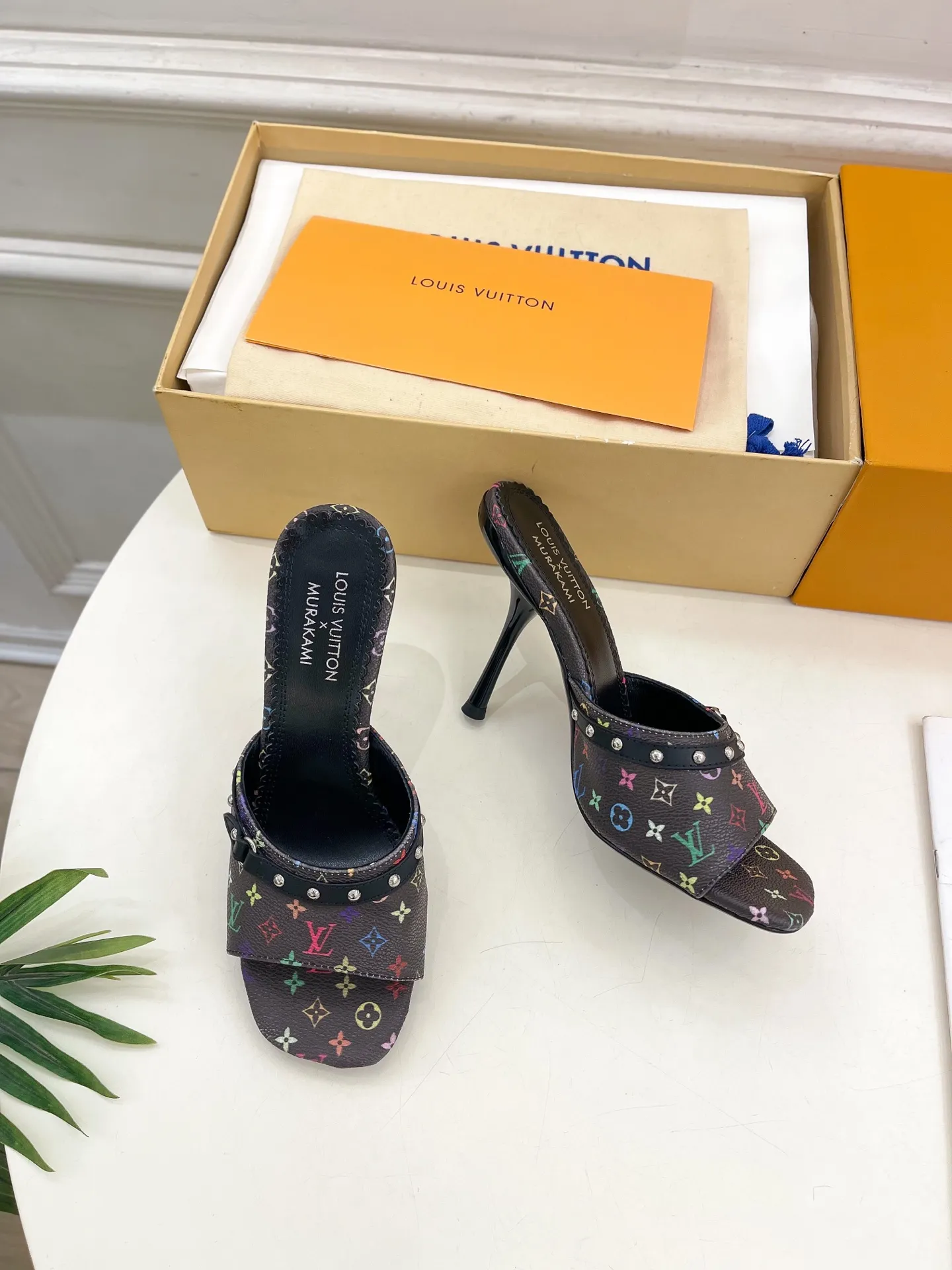 👟👟Ex-factory price 580👟👟 LV | Louis Vuitton 25𝐬𝐬 🧡💚2025 early spring new top version‼ ️The original version is the same. The counter features the latest LV Full of high-end feel! A popular model among bloggers at home and abroad, it’s retro and fashionable and looks amazing on your feet! Mainly recommended models on the official website★ ━━━━━ ЅᏇєєt ━━━━━ ▪️Upper: high-custom rainbow-colored presbyopia leather ▪️Lining: imported sheepskin ▪️Outsole: original Italian leather outsole ▪️Heel height: 5.5cm / 9.5cm ▪️Shoe size: 35-39 (34, 40, 41, 42 customized)
